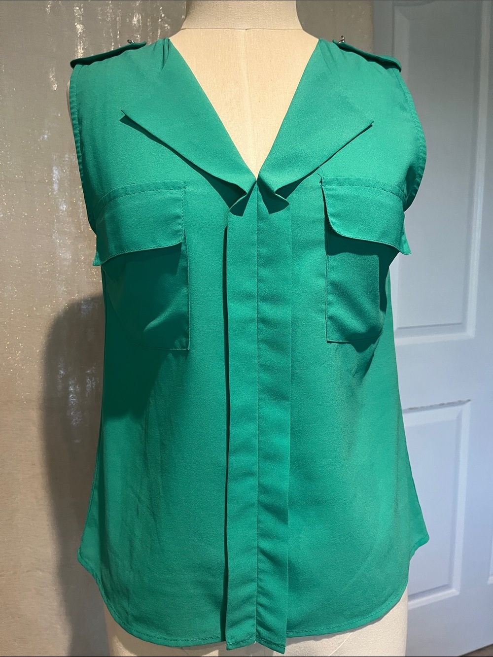 Sleeveless V-Neck Utility Blouse in Green